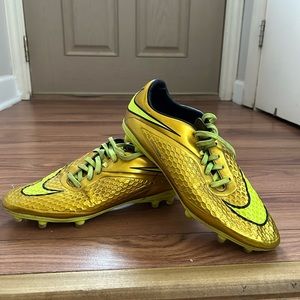 Nike Hyper Venom cleats - gold